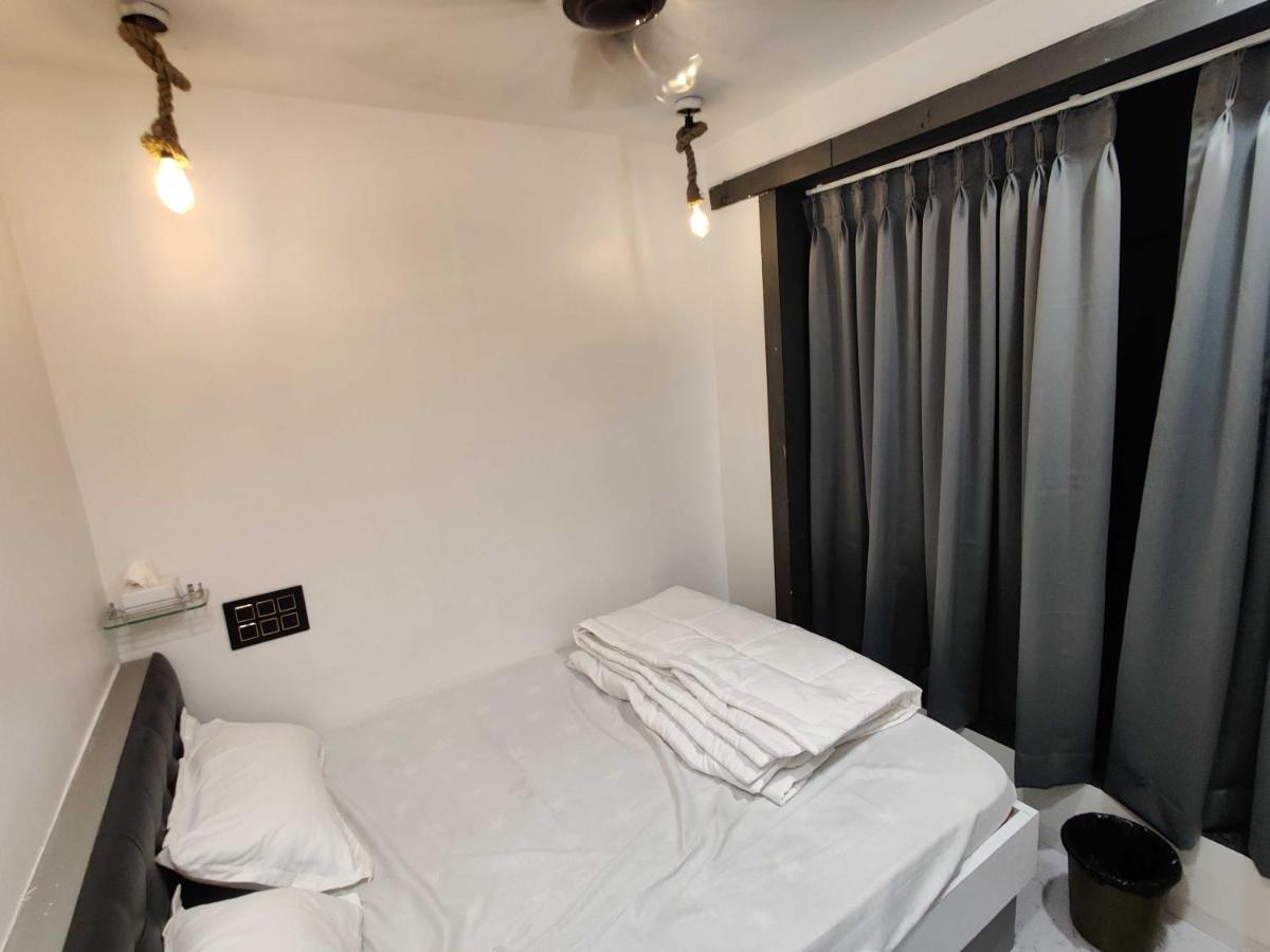 Oyo 91692 The You And Me Hotel Utrān Buitenkant foto