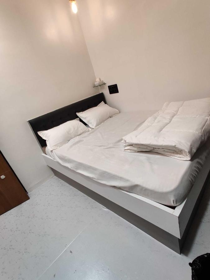 Oyo 91692 The You And Me Hotel Utrān Buitenkant foto